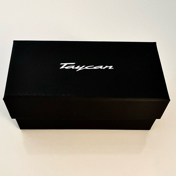 Genuine Limited Edition Porsche Taycan Model Car - Picture 10 of 11